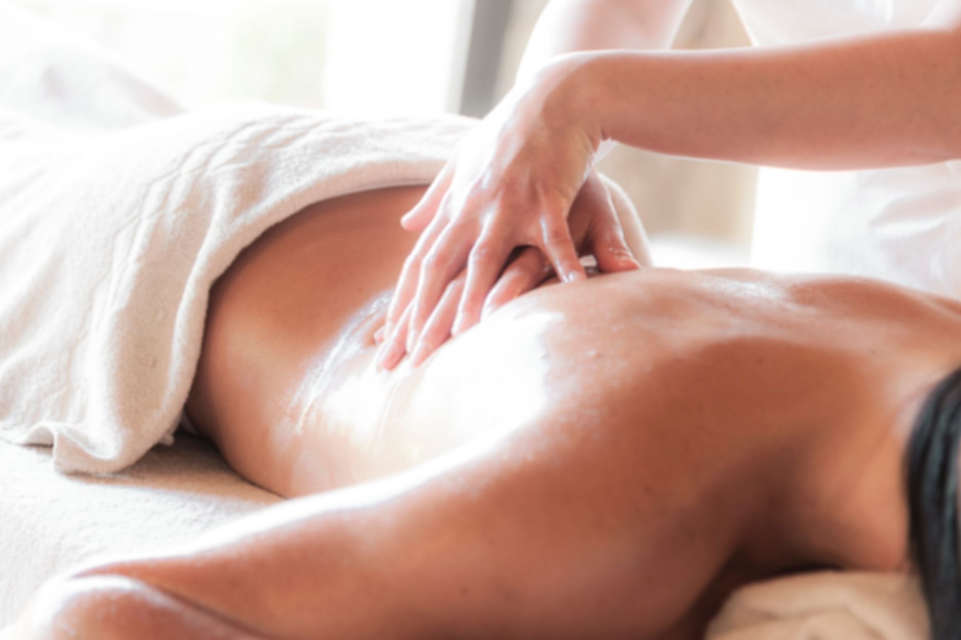 Relaxačná masáž chrbta v spa štúdiu
